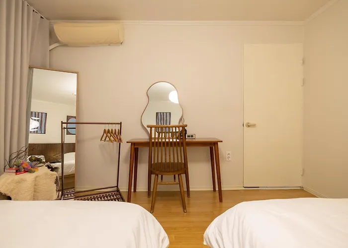 Soohah Stay, Line 9 Express Yeomchang Station 6 Minutes, Incheon Airport, Hongdae, Gangnam, Gocheok Dome, 6-person Two-room *
