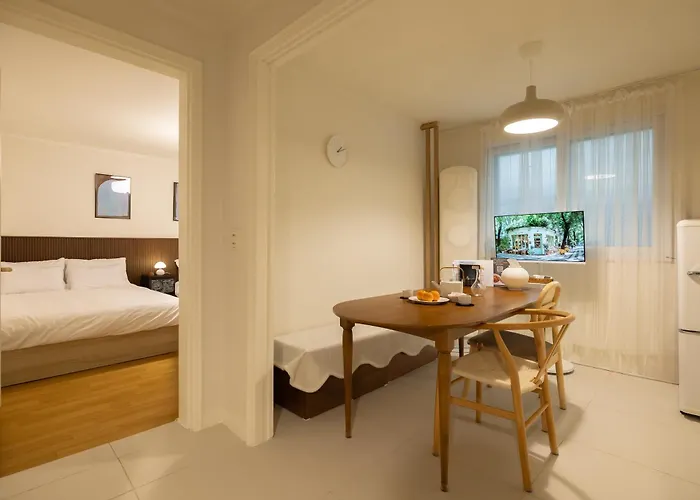 Soohah Stay, Line 9 Express Yeomchang Station 6 Minutes, Incheon Airport, Hongdae, Gangnam, Gocheok Dome, 6-person Two-room 公寓 首爾