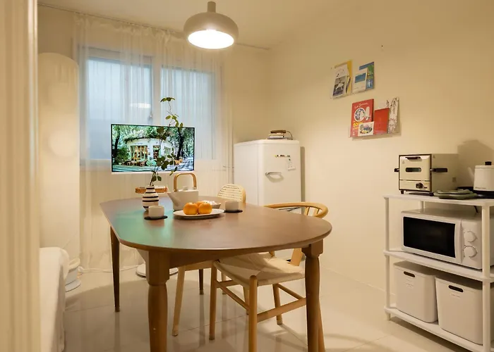 Soohah Stay, Line 9 Express Yeomchang Station 6 Minutes, Incheon Airport, Hongdae, Gangnam, Gocheok Dome, 6-person Two-room * 首爾